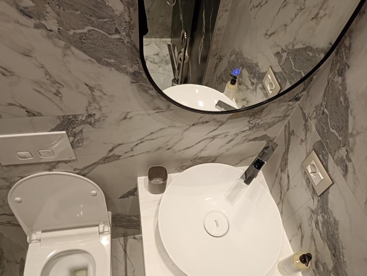Deluxe Apartment Bllok Тирана Екстер'єр фото